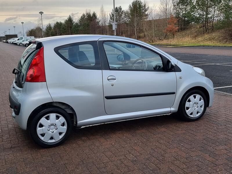 PEUGEOT 107